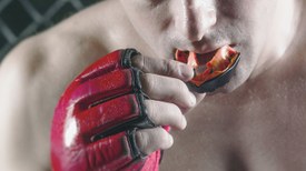 Como proteger seus dentes durante a prática de esportes