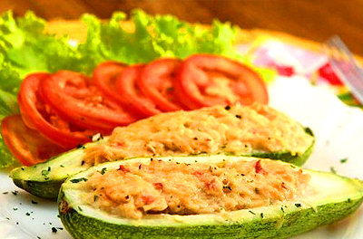 Abobrinha Recheada com Frango