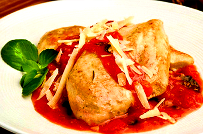 Peito de Frango Grelhado ao Molho de Tomate