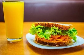 Sanduíche com Suco